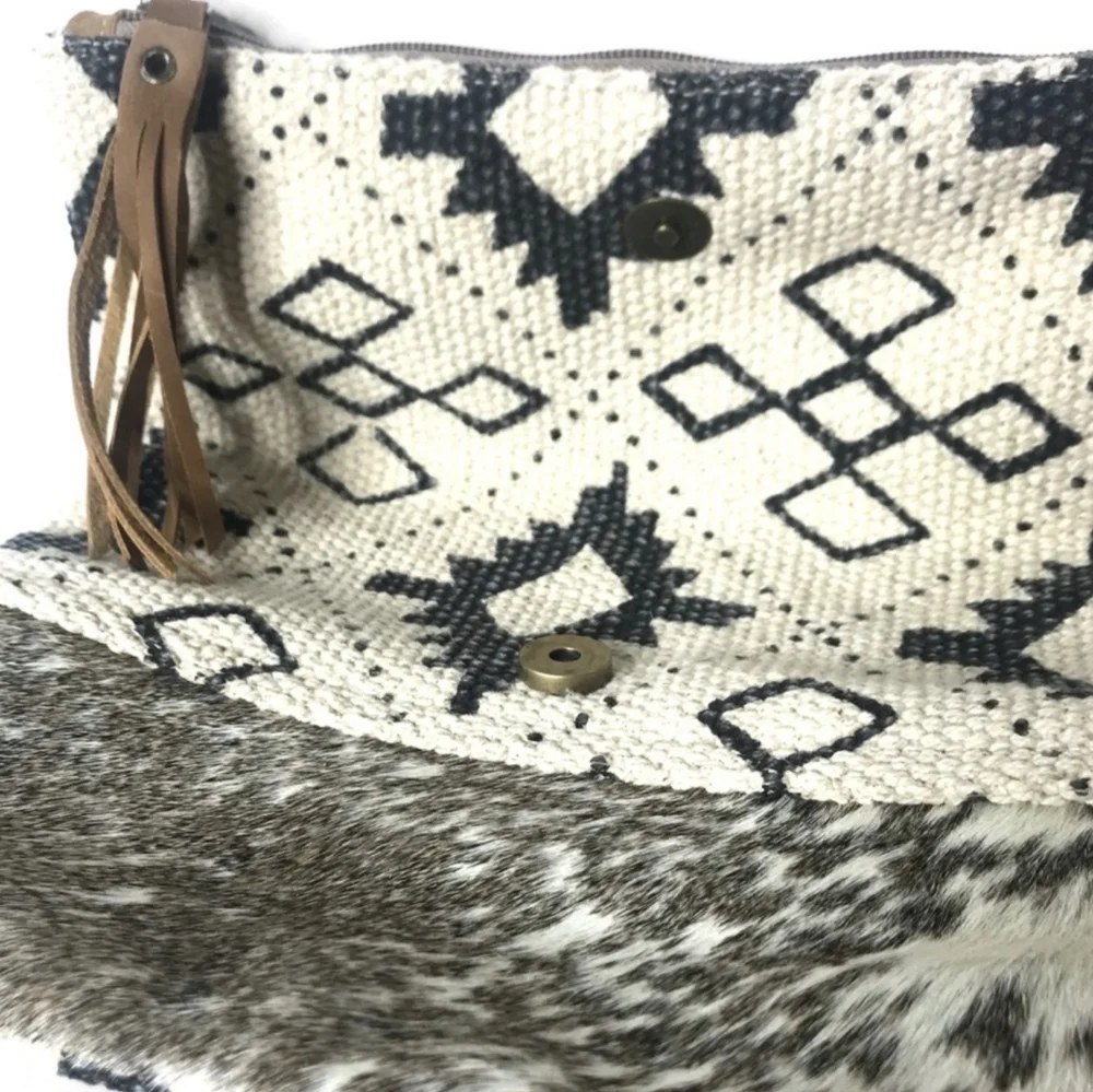 LAST ONE! Gorgeous Genuine Leather Cowhide Aztec Canvas Foldover Purse/Clutch - Picture 4 of 7